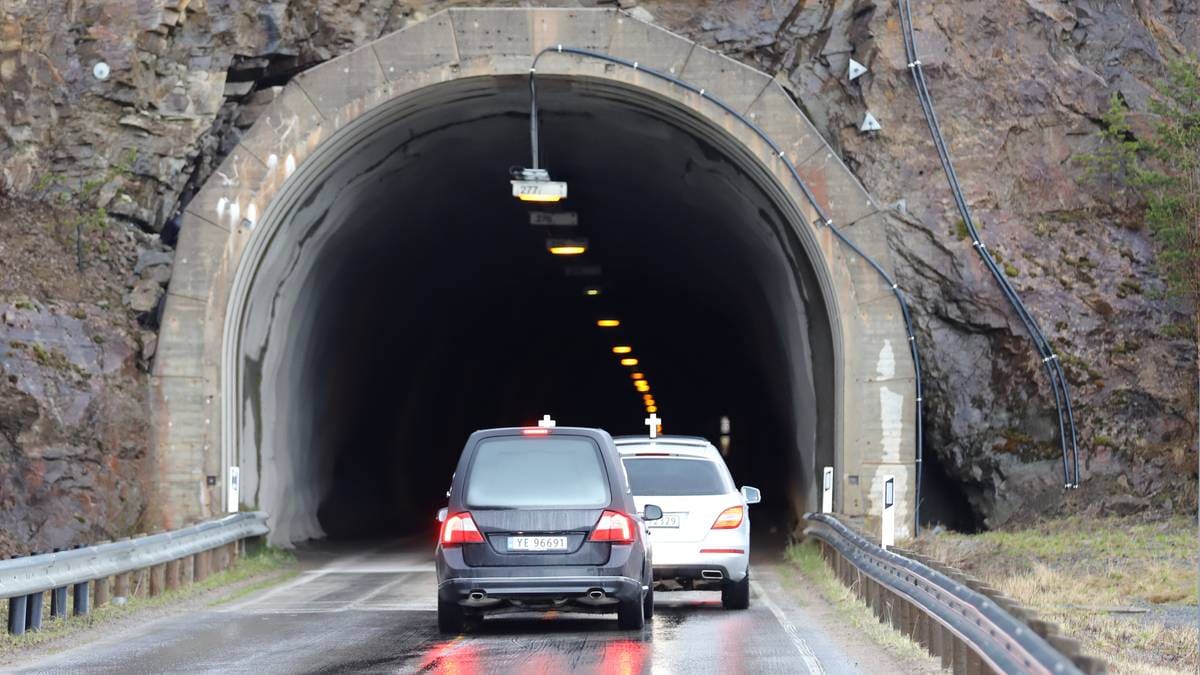 Looking for two cars after the fatal accident in the Steigen tunnel – NRK Nordland