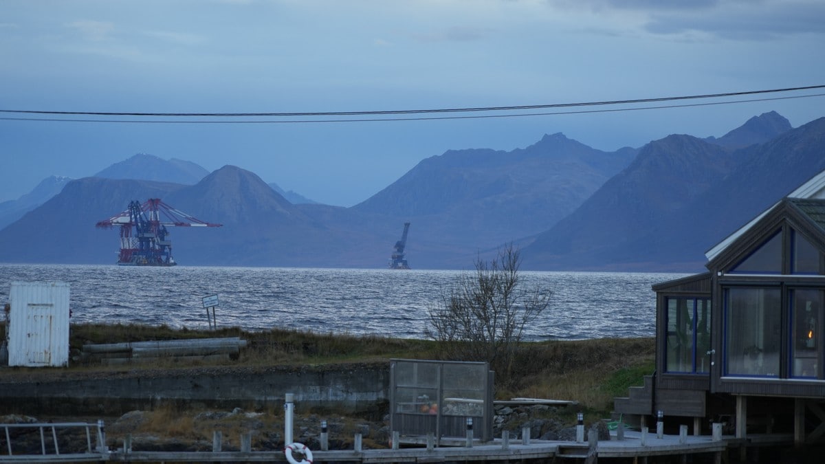 Kinesisk tungløftskip har snudd – søker ly i Andfjorden igjen