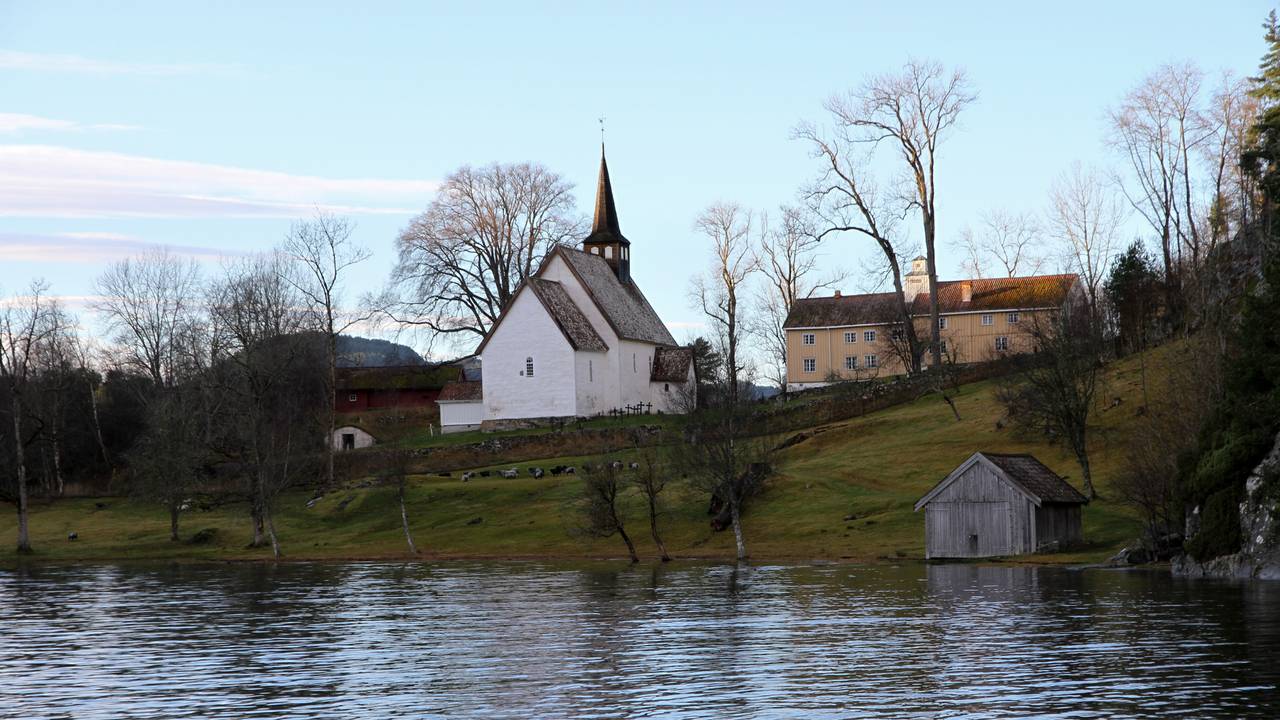 Veøy kyrkje og prestegard