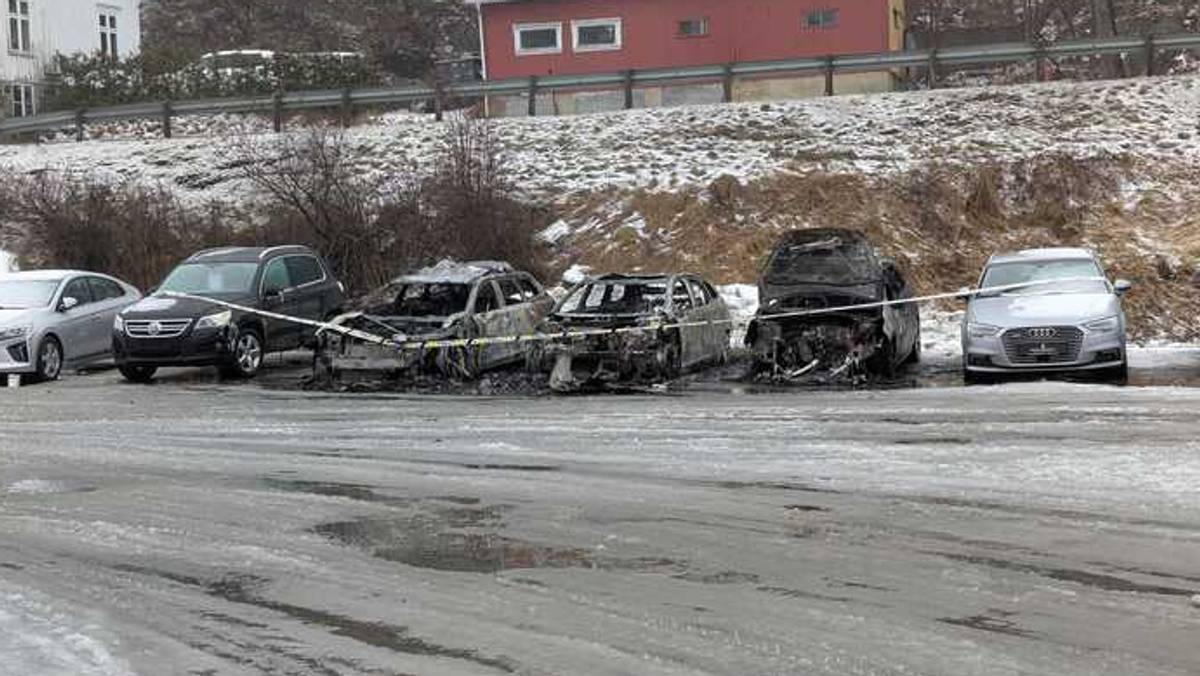 Kriminalteknikere skal undersøke bilbranner