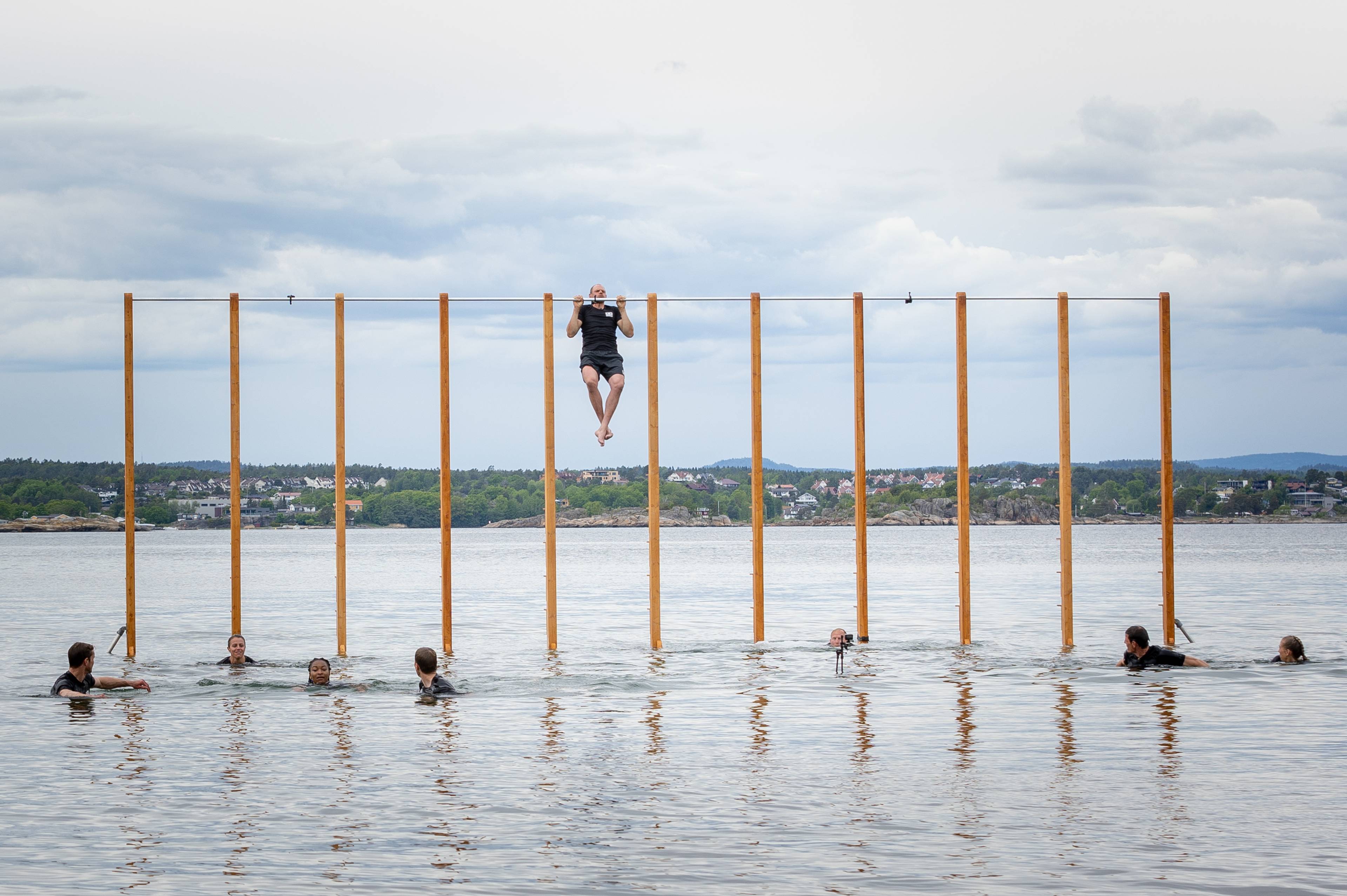 Olaf Tufte tar en pull-up