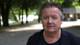 Foto: Thomas Halleland / NRK En mann står i en park.