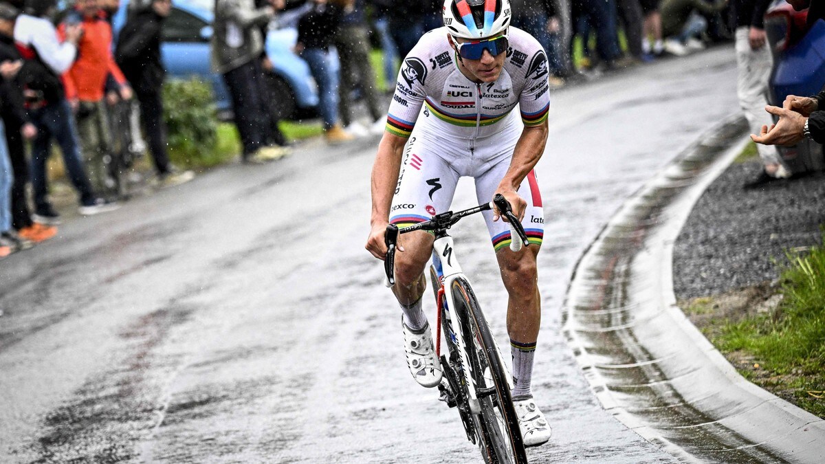 Evenepoel til topps på første etappe av Giro d'Italia