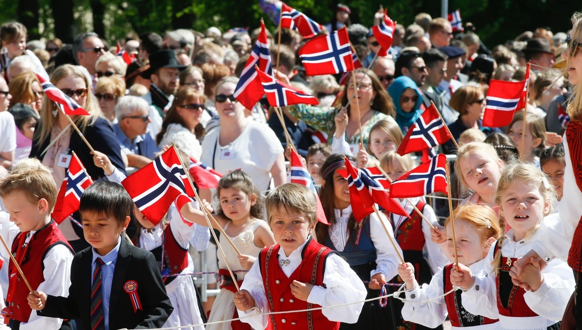 SOL OG VARME: Bergen vert truleg varmast under 17. mai i år. I Oslo var det fint vêr og sol i 2016, då dette biletet vart tatt.