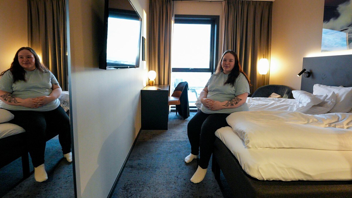 Høygravide Karoline (23) har krav på gratis opphold – fikk beskjed om å punge ut for hotell