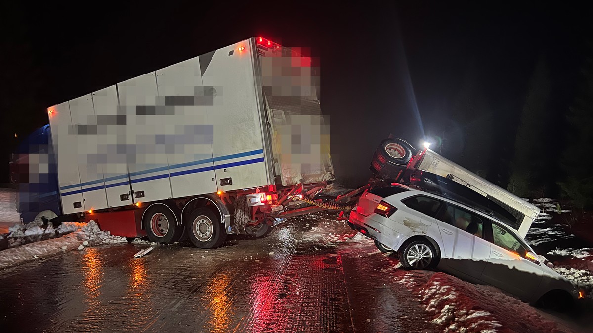 E6 i Namsskogan stengt etter trafikkuhell