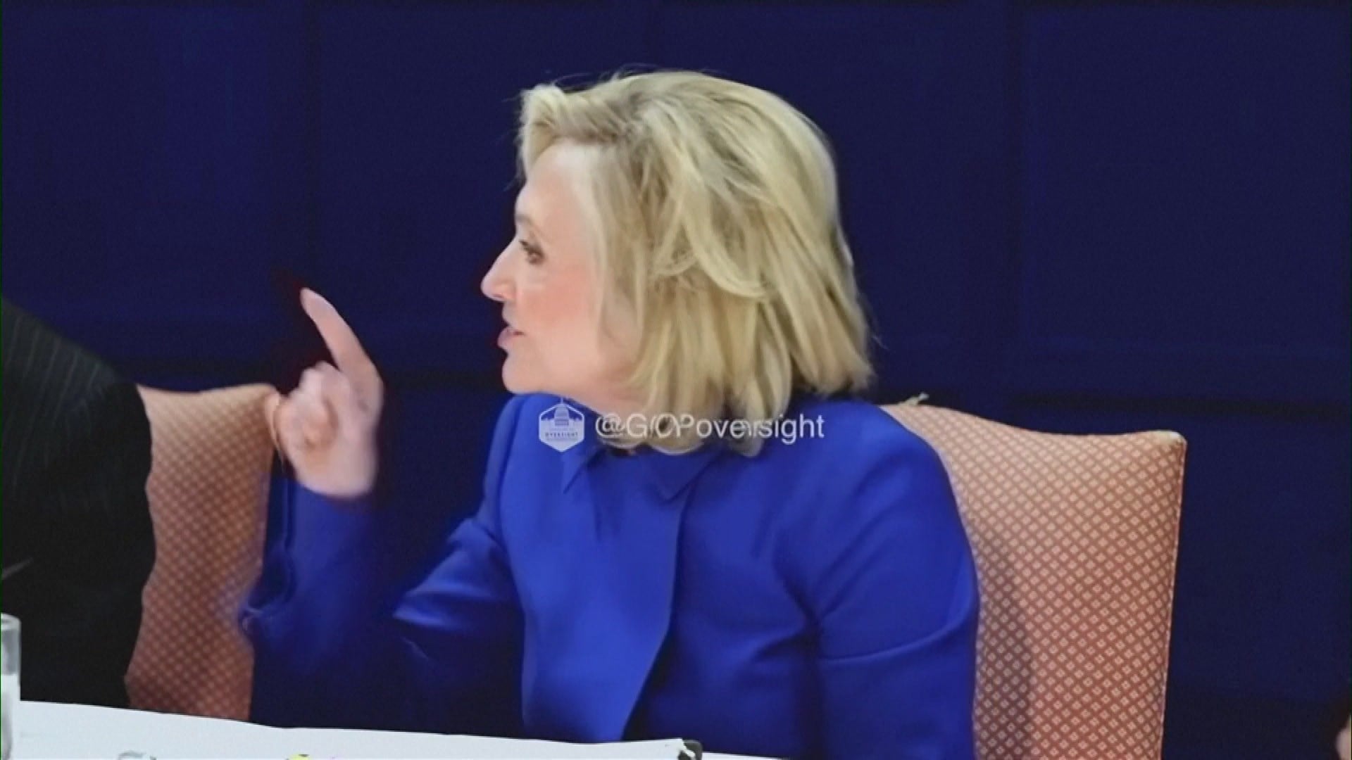 Hillary Clinton truet med å avbryte forklaringen om Epstein etter lekkasje