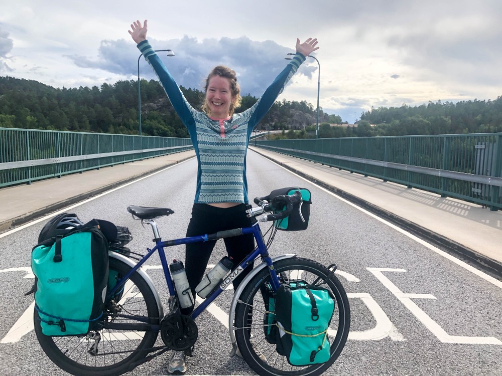 Krysset grensa til Norge tre år etter at hun startet å sykle hjem