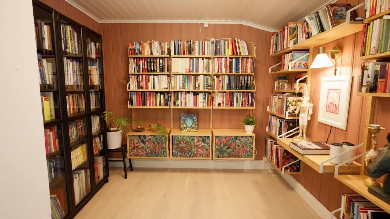 Bibliotek heime hos Camilla Mørstad og familien.