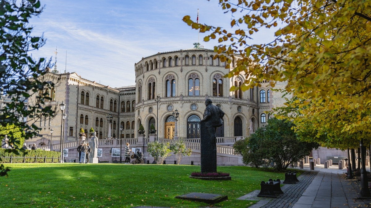 Kongen åpner Stortinget – Støre varsler nyheter