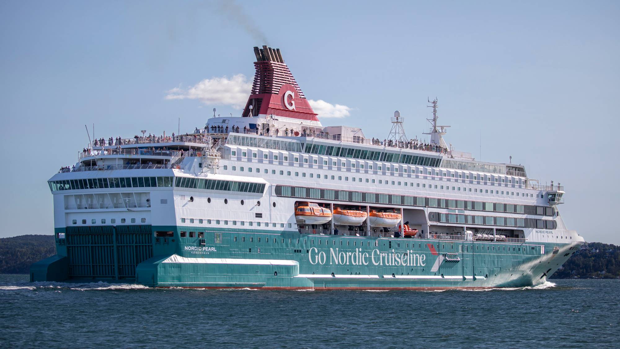 et stort cruiseskip