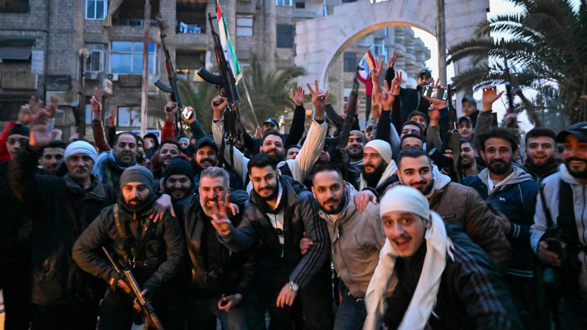 軍指導部、シリアのアサド政権は崩壊したと主張 – NRK Urix – 海外ニュースとドキュメンタリー