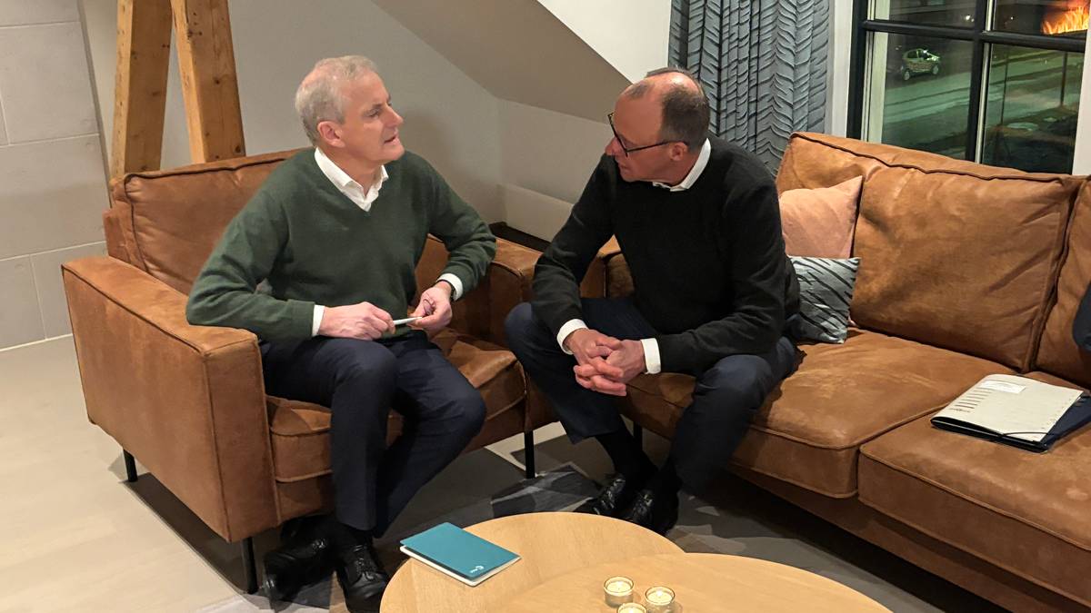 Støre møter den tyske kansleren for å snakke om raketter: – Bruk av satellitter er avgjørende