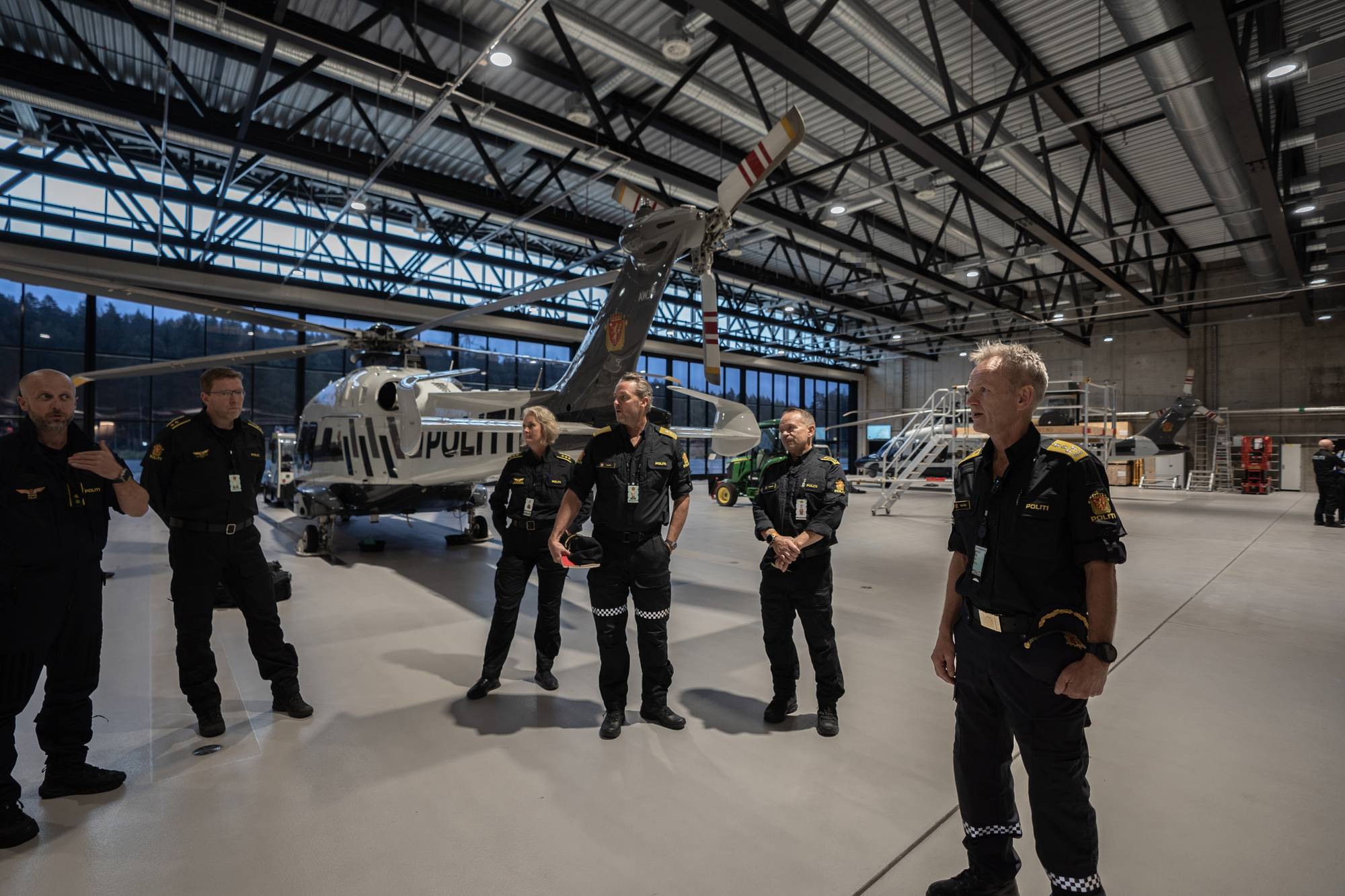 
Politidirektøren møter politiets helikoptertjeneste på Beredskapssenteret