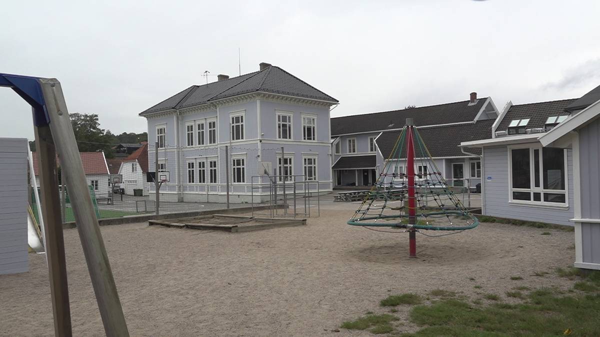 Protesterer mot nedleggelse av skole i Lillesand