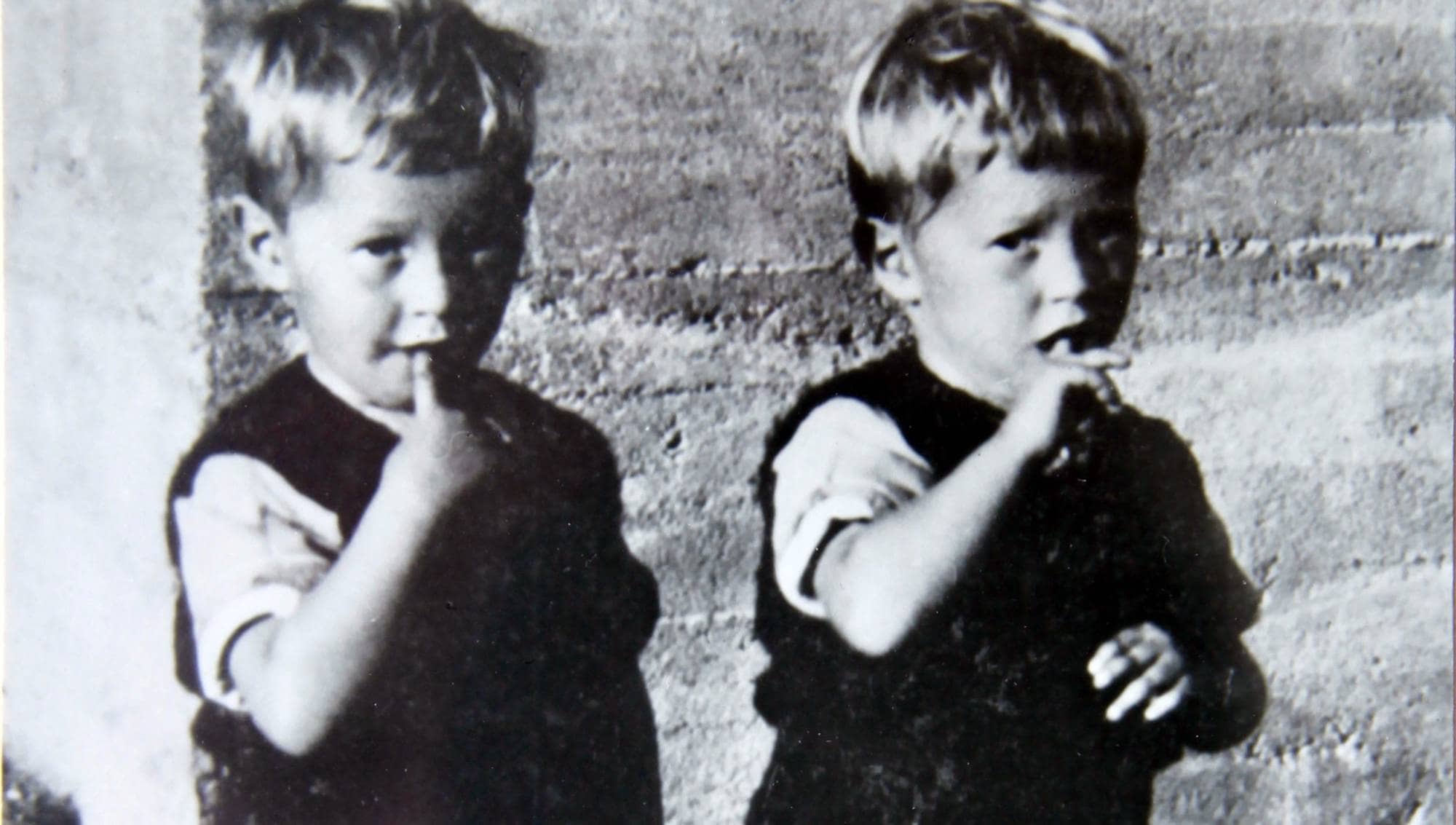 Magne og tvillingbroren Kjell Øymo i 1940