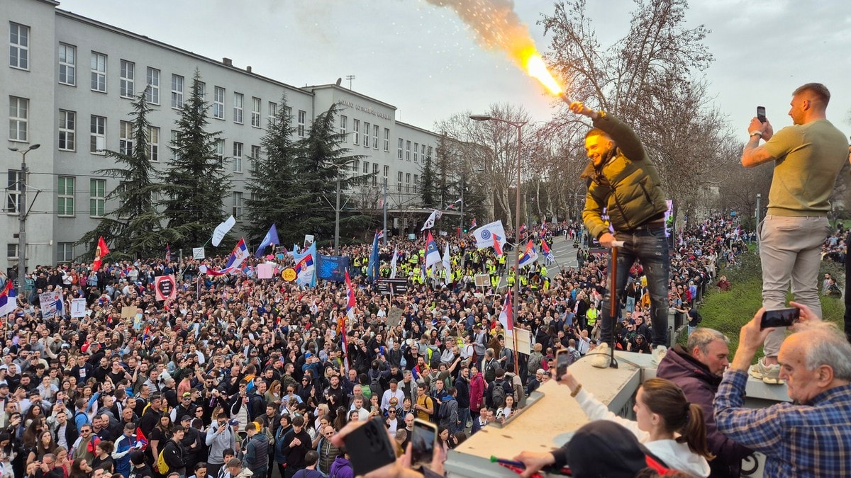 Massive demonstrasjoner i Beograd krever slutt på korrupsjon og ansvarlighet