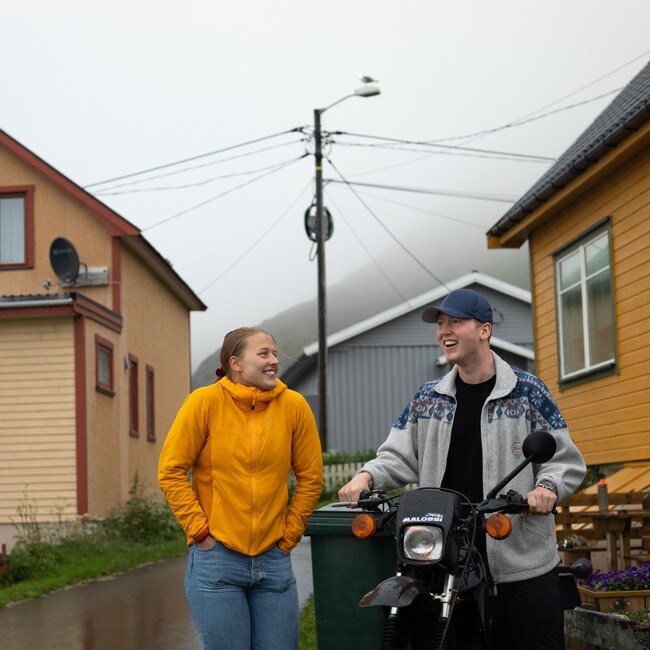 Liisa Silvia Hansen og Daniel Pedersen vil gjerne tilbake til Sørvær på Sørøya.