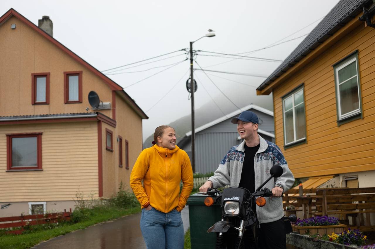 Liisa Silvia Hansen og Daniel Pedersen vil gjerne tilbake til Sørvær på Sørøya.