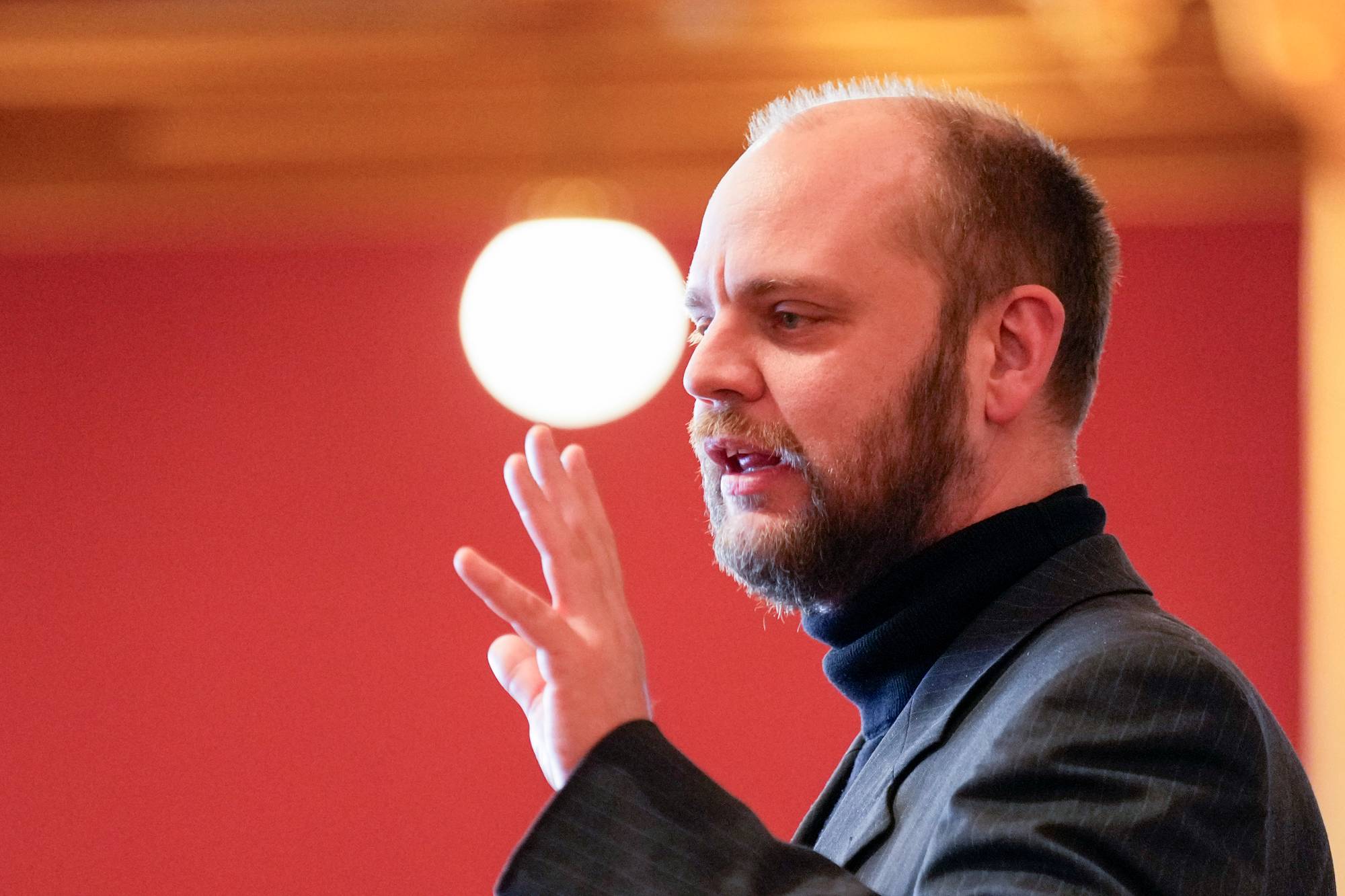 Mímir Kristjánsson sendte truende meldinger til privatperson – NRK ...