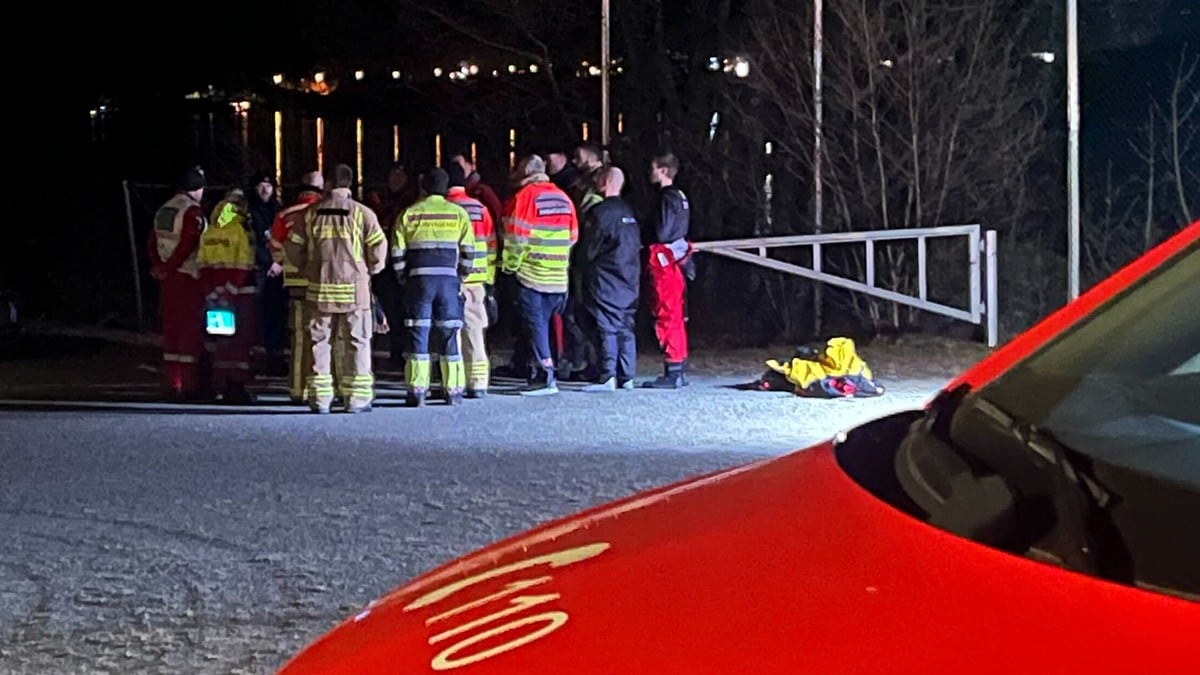 To personer døde etter å ha gått gjennom isen