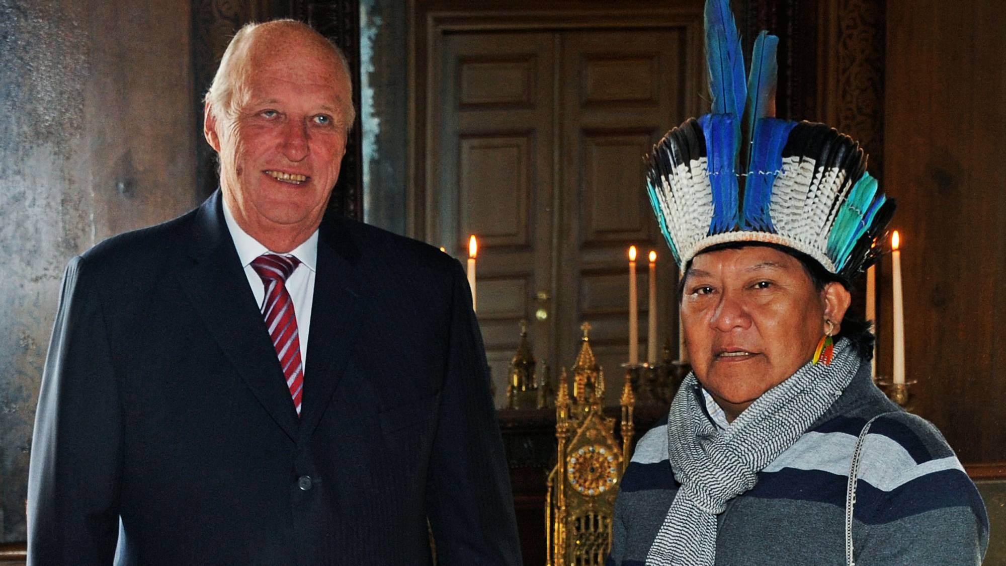 Kong Harald og Davi Kopenawa Yanomani
