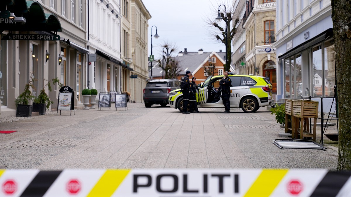 Politiet om drap i Arendal: Kan ikke utelukkes at avdøde er tilfeldig offer