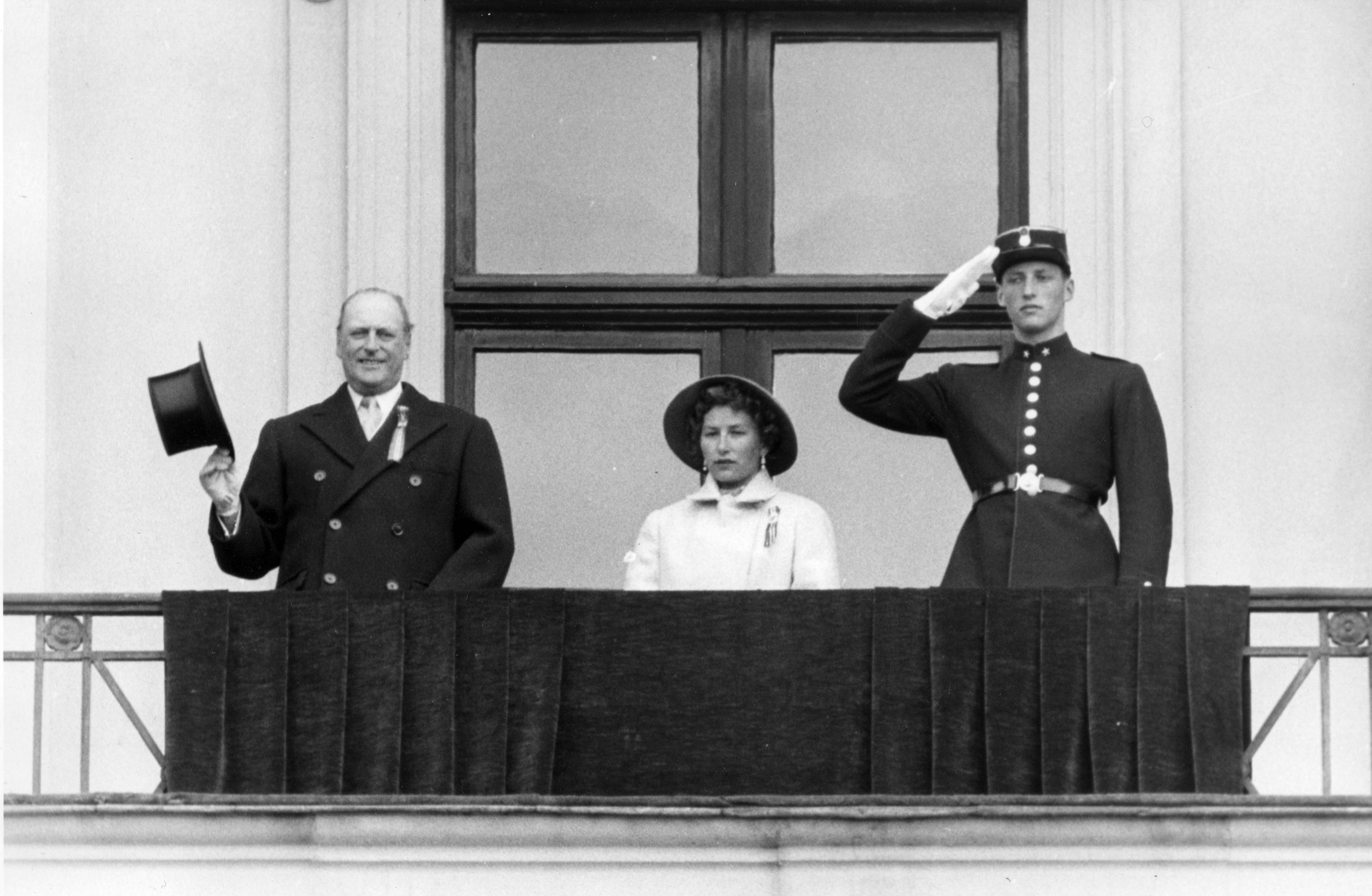 Kongefamilien på Slottsbalkongen 17. mai 1959