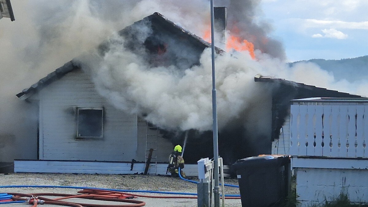 Brann på Kvaløya: – Huset er overtent