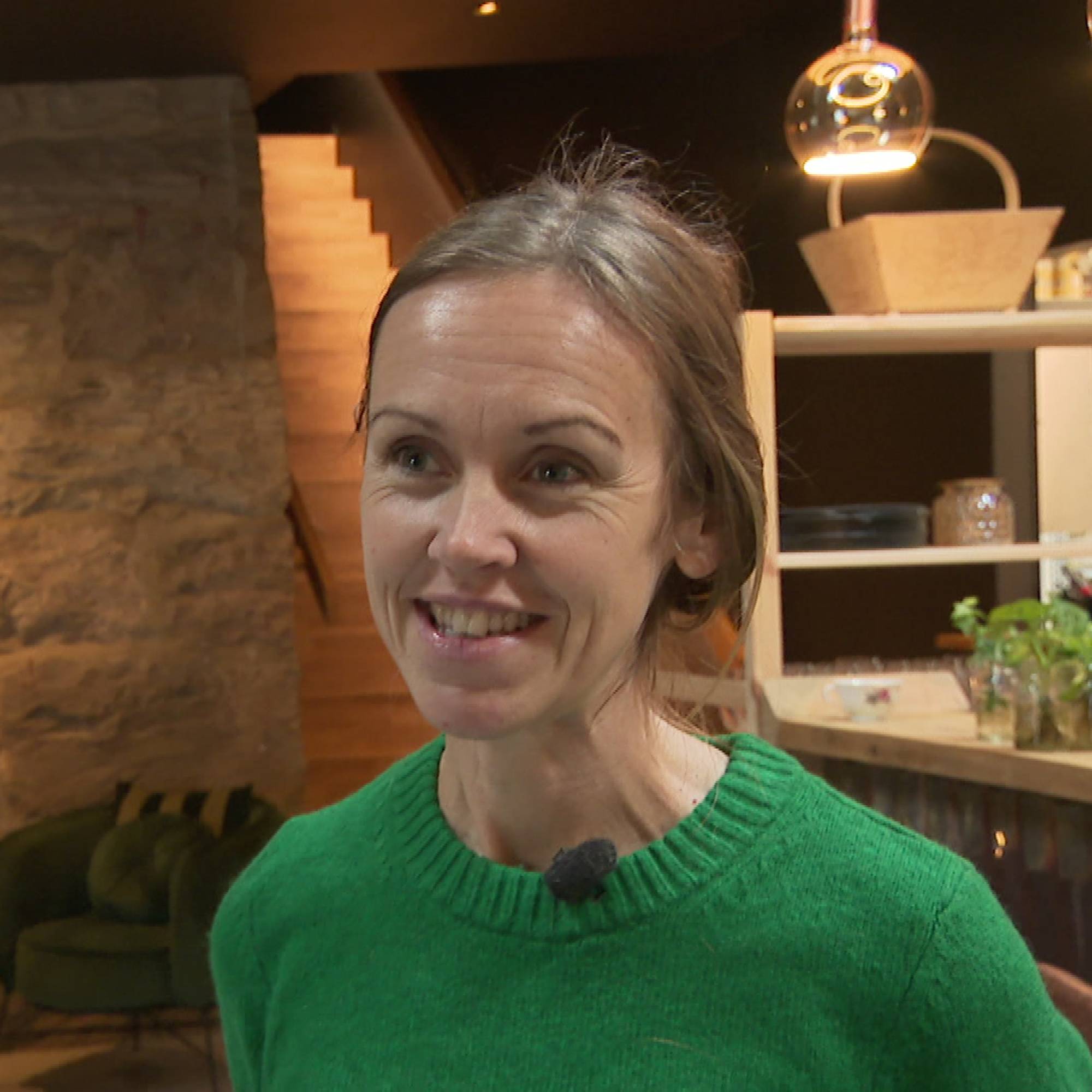 Franske turistar badar i ti plussgrader