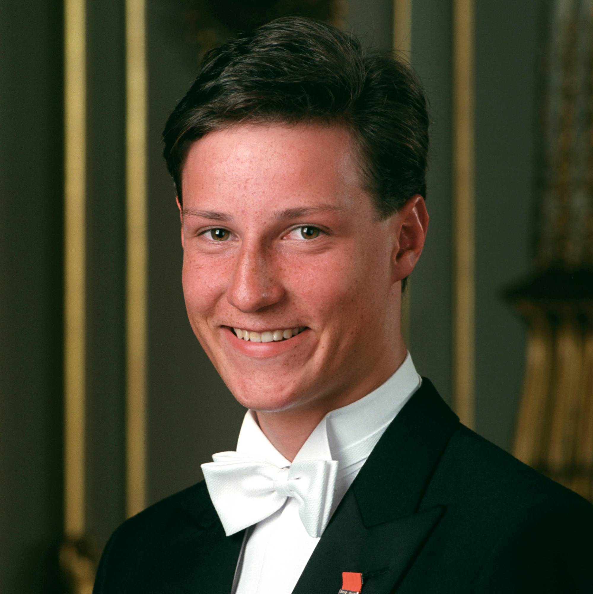 Offisielt portrett av kronprins Haakon som er tatt på 18-årsdagen hans