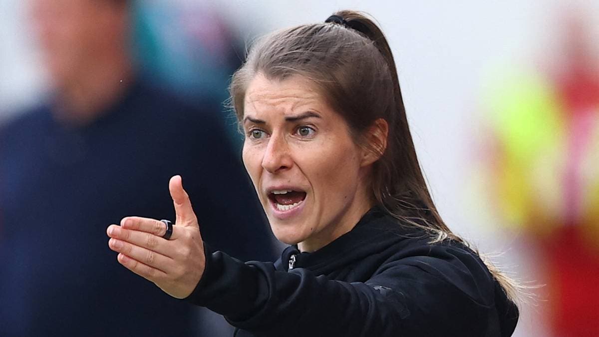 Hyllest og hatmeldinger for historiske Eta etter debuten