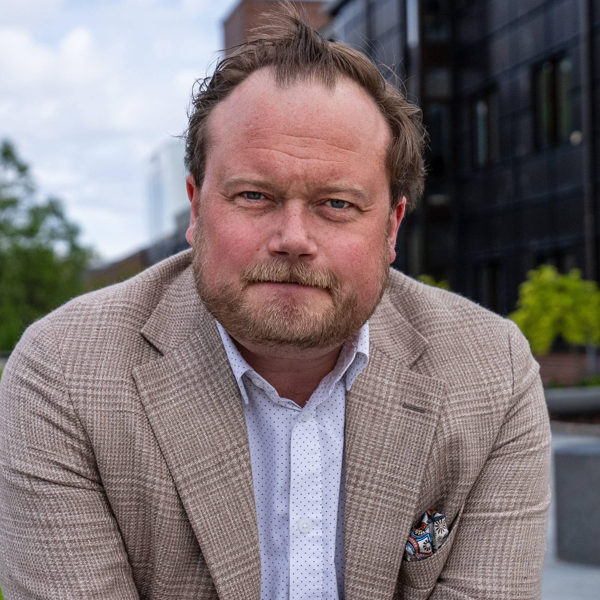 Jonas Stein utenfor UiT Norges arktiske universitet