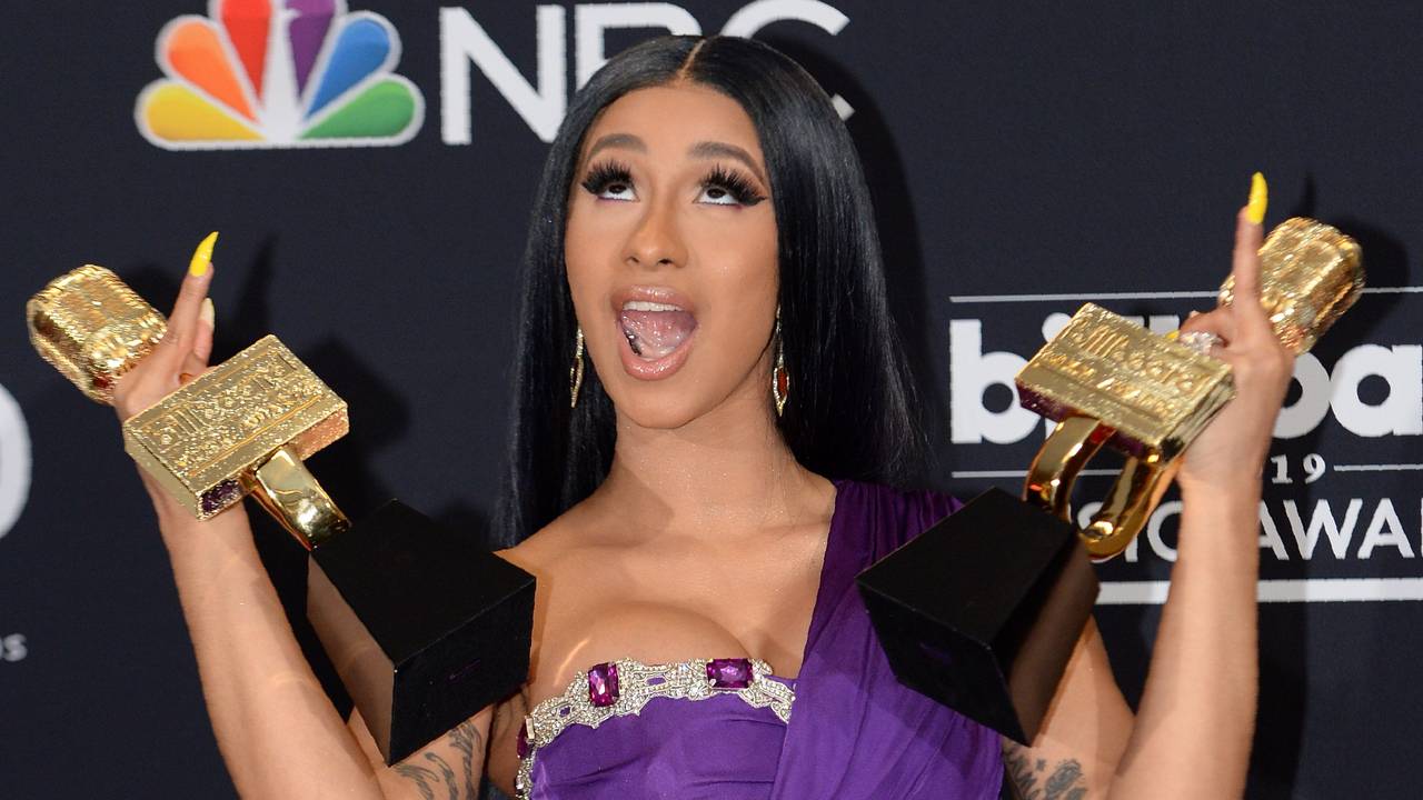 BILLBOARD MUSIC AWARDS: Cardi poserer med to priser i 2019.