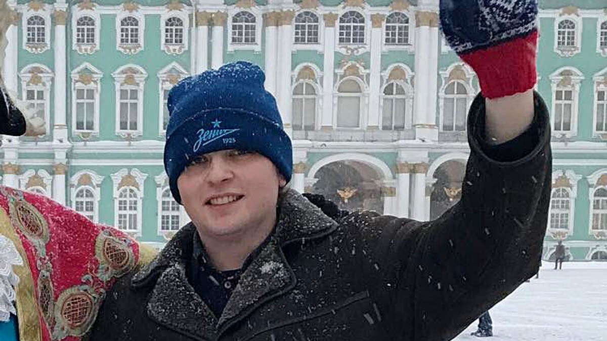 Mark Olav (22) har begynt å hamstre pengar i Russland: – Eg er redd kortet blir sperra