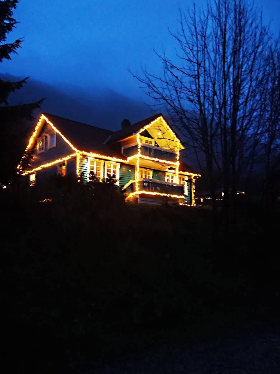 Julepyntet hus på Vassenden i Jølster