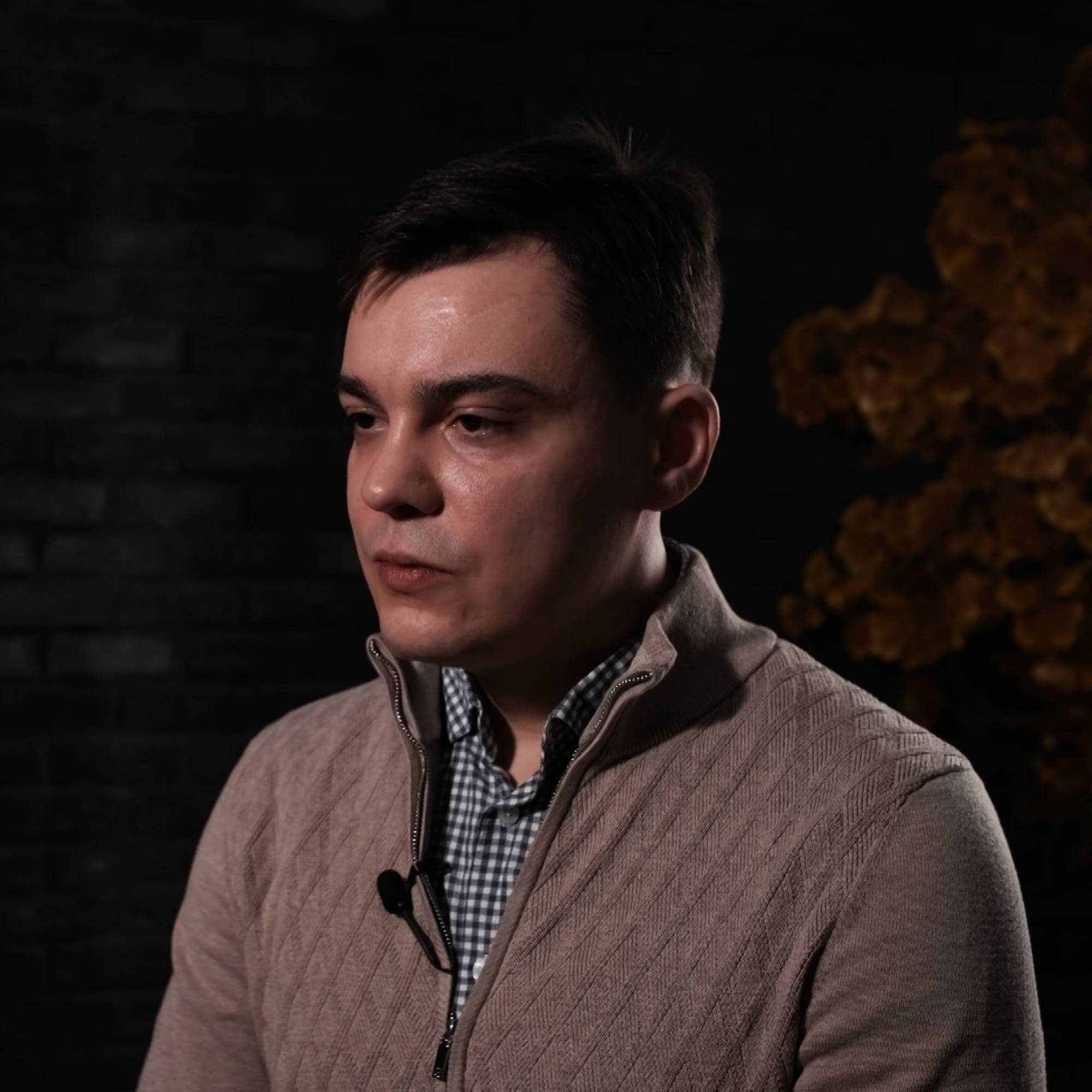 Где каракулов. Кайдар каракулов. Каракулов. Офицер охраны. Лев каракулов.