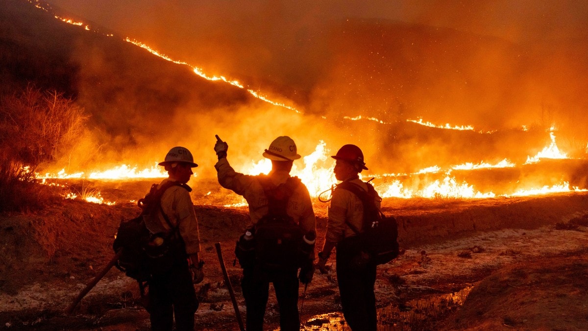 Skogbranner herjer Los Angeles; Forsikringsselskaper kritiseres