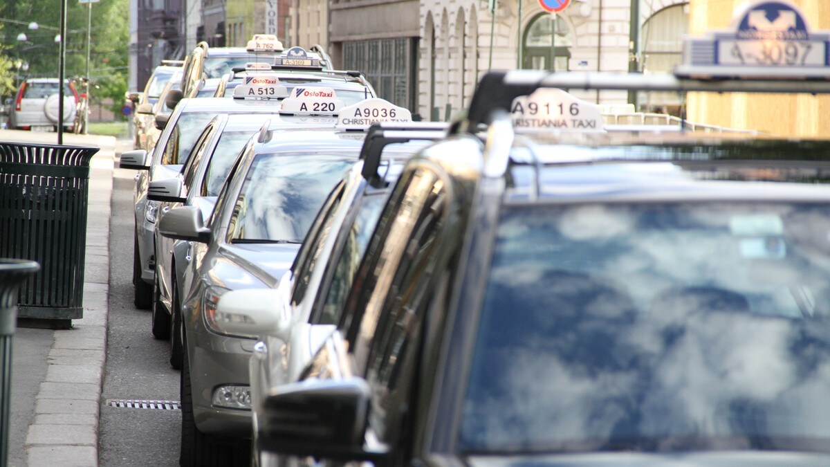 Regjeringen kutter den praktiske taxi-prøven: Vil bidra til at flere blir taxisjåfører