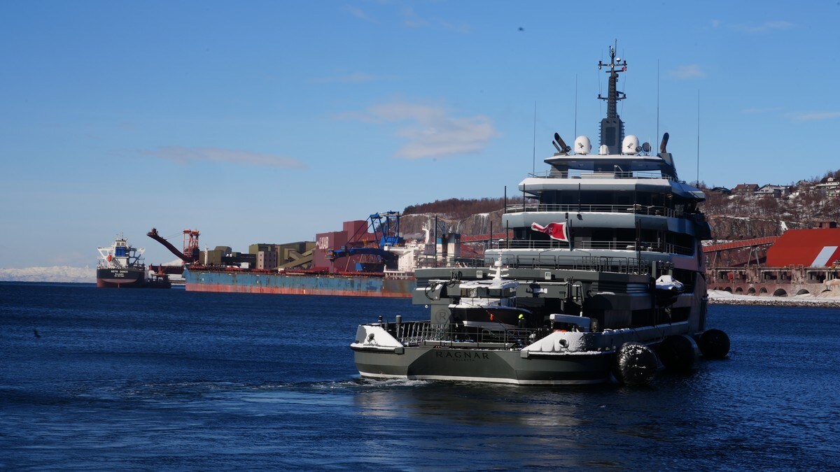 Nå forlater «Ragnar» havna i Narvik: Kapteinen takker for at de slapp å ro hjem