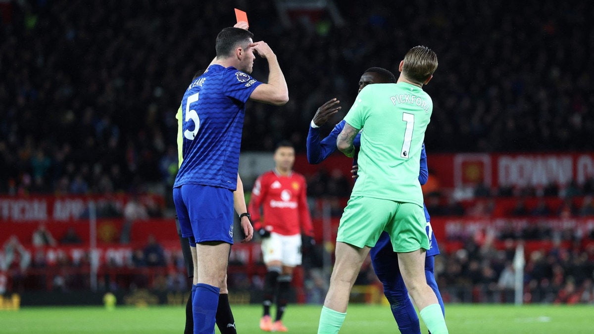Sjokkutvisning da Everton slo Manchester United – slo til egen lagkamerat