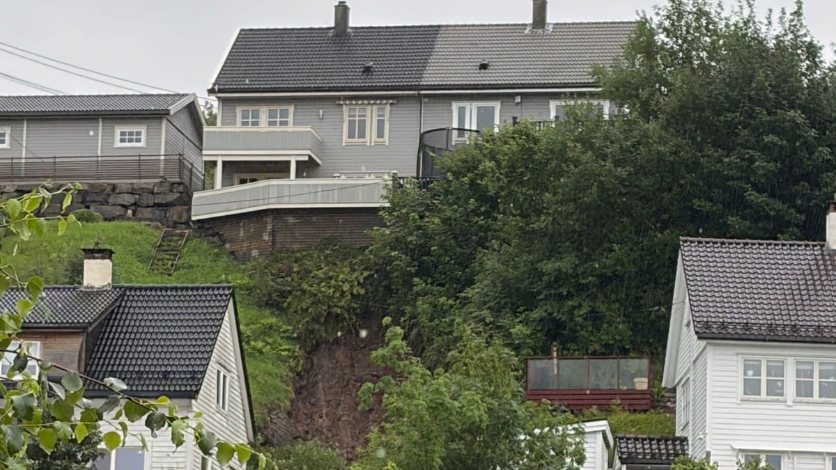 Skred mellom hus på Midttun – usikkert om raset har stansa