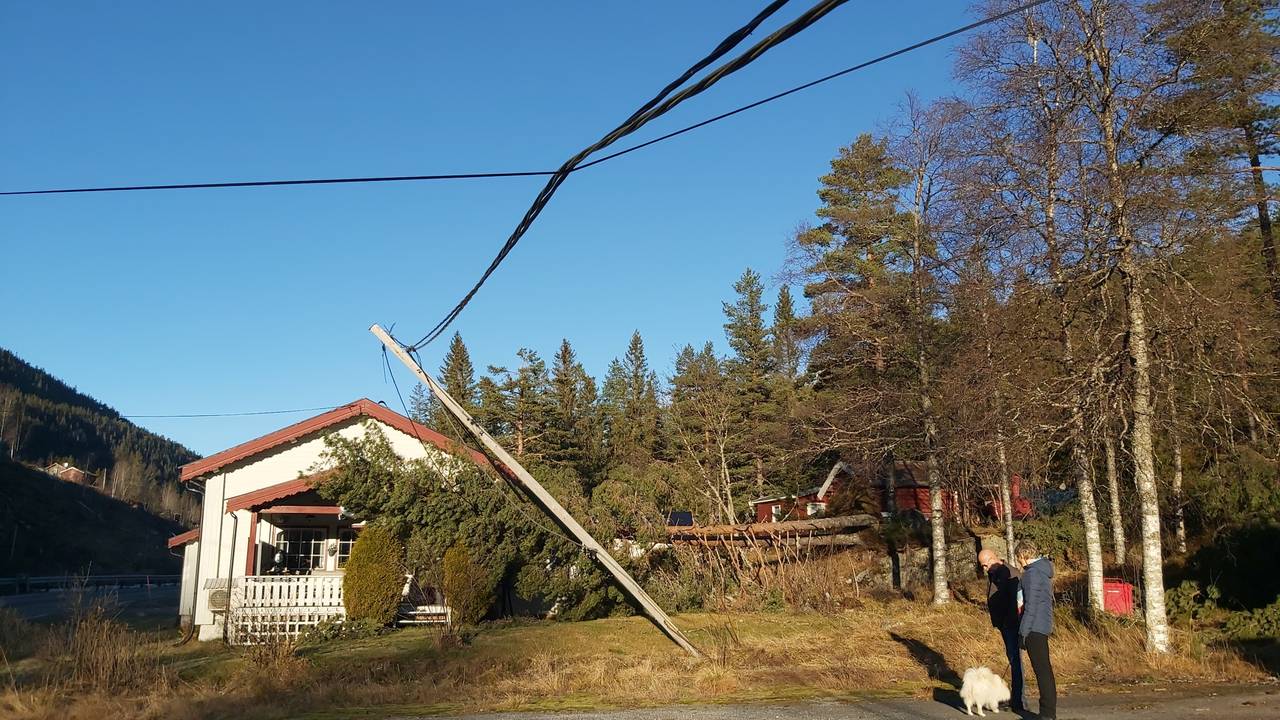 Ødeleggelser etter uværet.