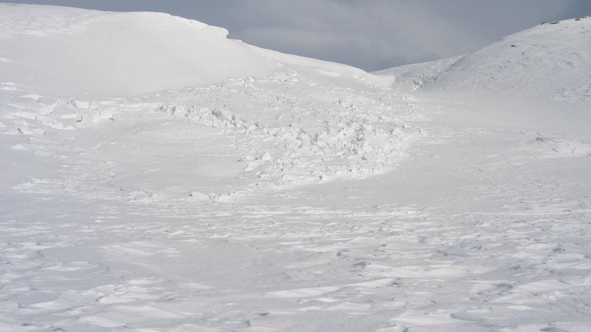 Stor snøskredfare i hele fylket: – Påfyll av nysnø søndag vil påføre ekstra belastning