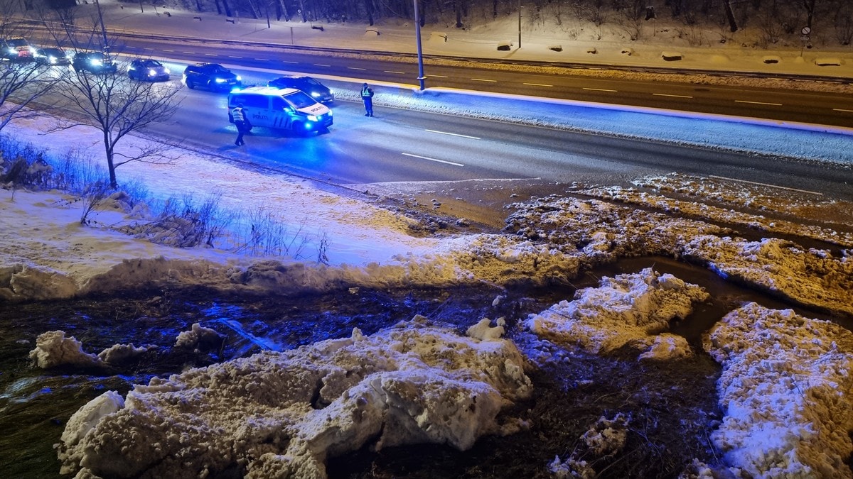 E18 ut av Oslo helt stengt etter vannlekkasje