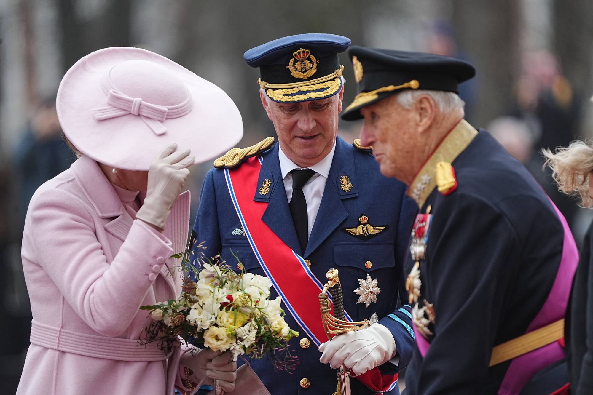 Belgias kongepar på statsbesøk til Norge, bilde av dem med kong Harald.