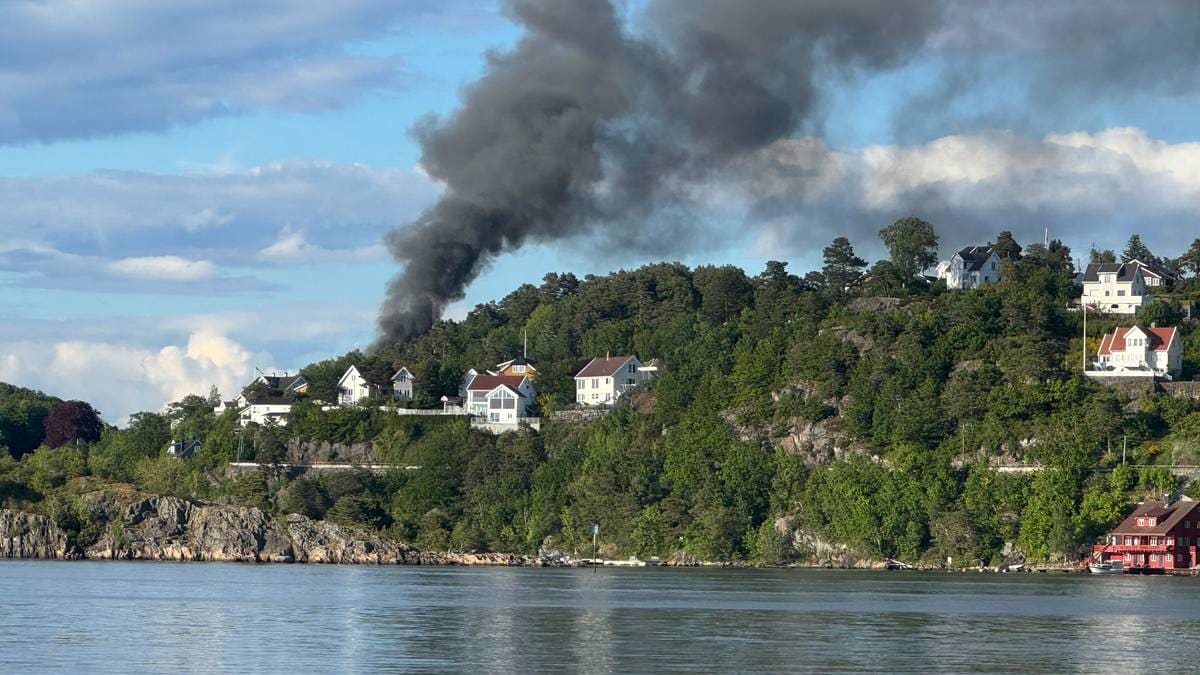 Brann i garasje har spredt seg