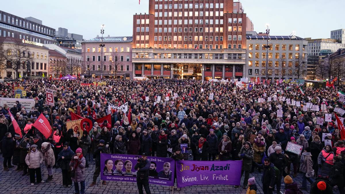 Rundt 10.000 Møtte Opp For å Markere Kvinnedagen I Oslo – Siste Nytt – NRK