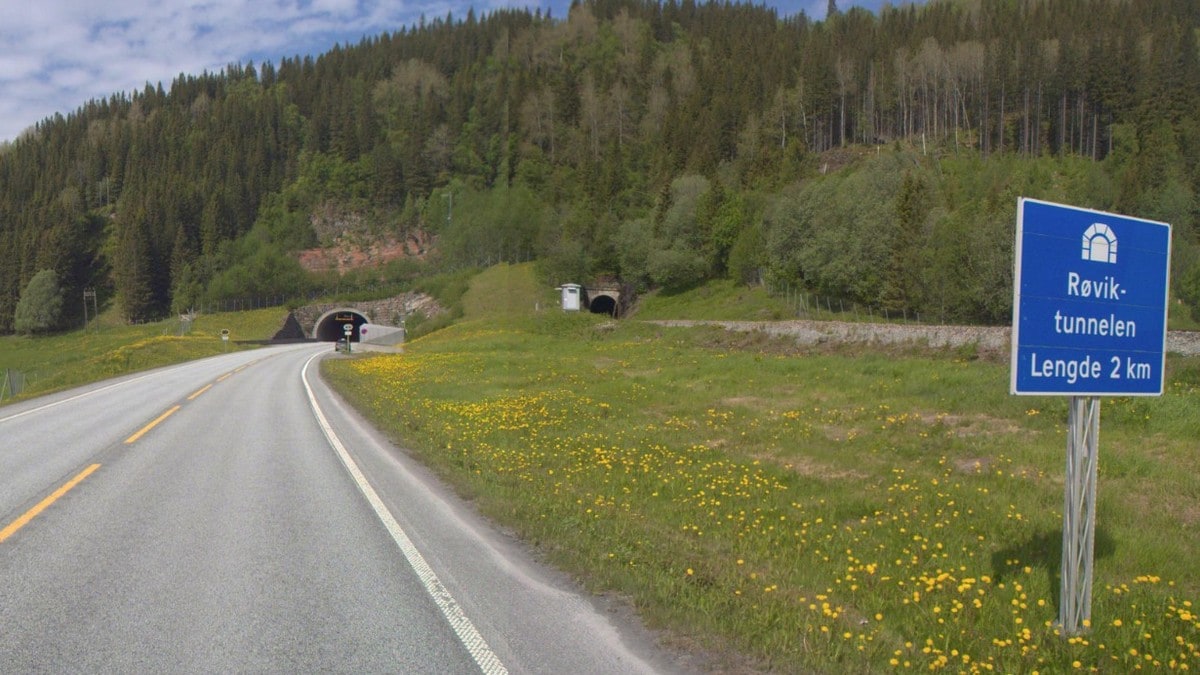 Stenger tunnel på riksvei 80