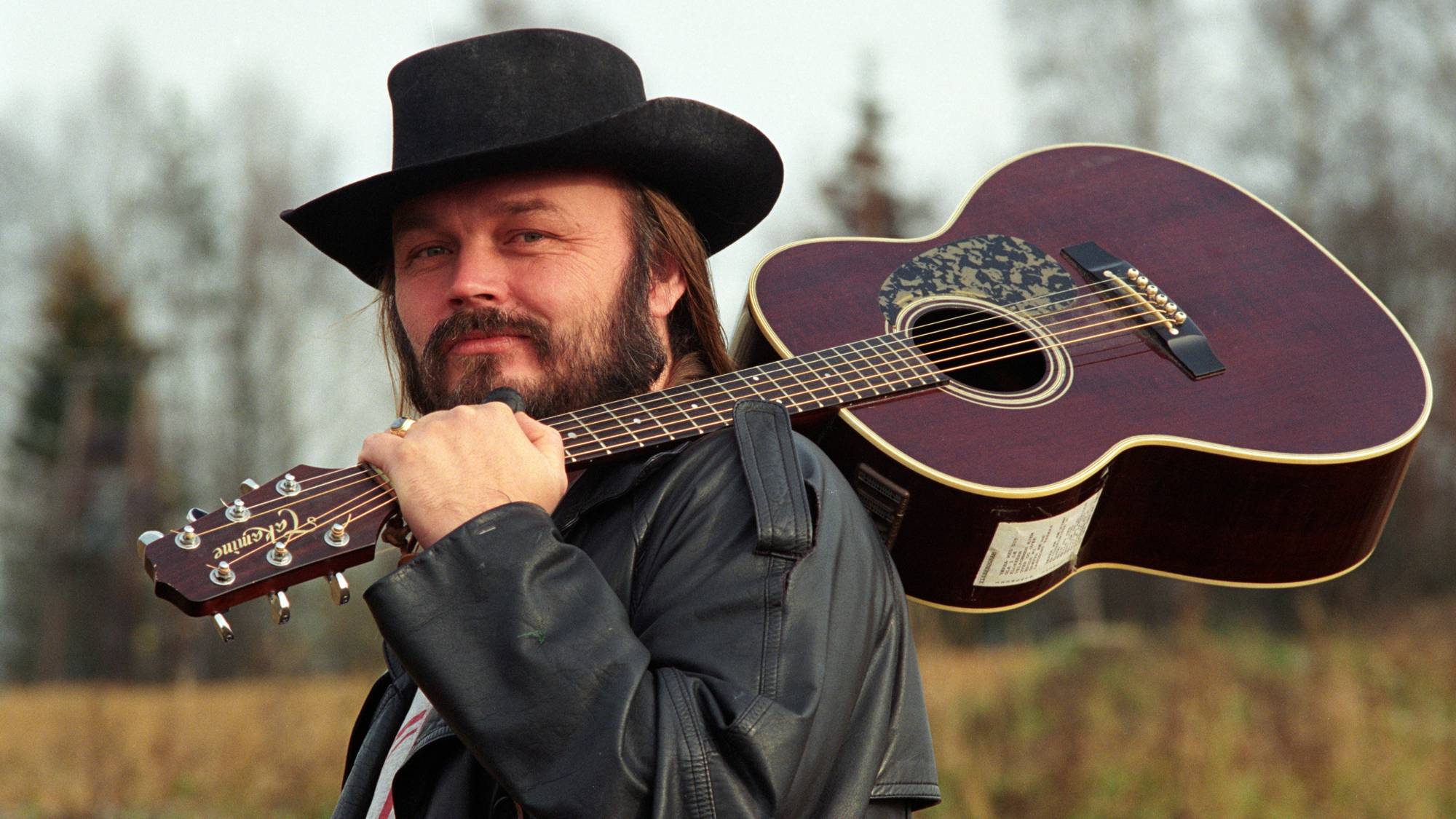 Terje Tysland med gitar